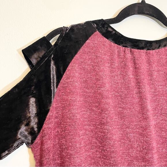 1.4.3. Story by Line Up Women's Burgundy Color Block Cut Out Sleeve Top Medium - Picture 7 of 13